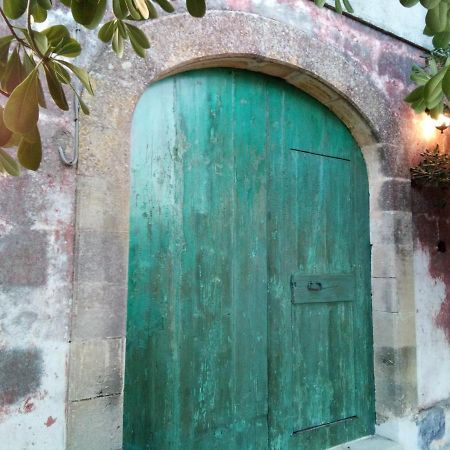 I Fichi Bianchi Bed & Breakfast Cutrofiano Bagian luar foto
