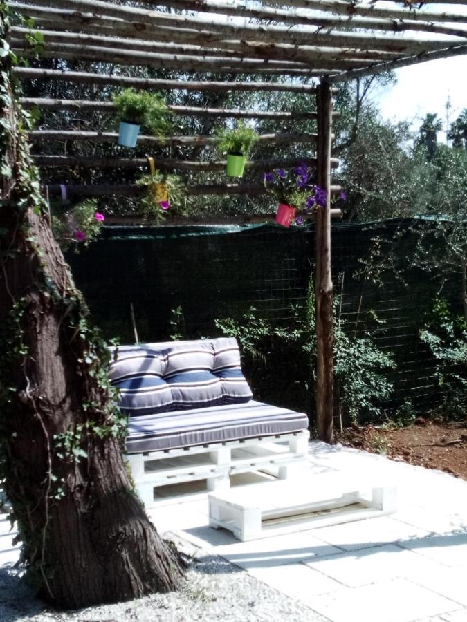 I Fichi Bianchi Bed & Breakfast Cutrofiano Bagian luar foto