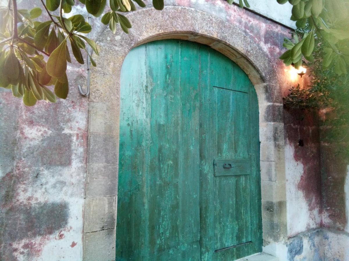 I Fichi Bianchi Bed & Breakfast Cutrofiano Bagian luar foto