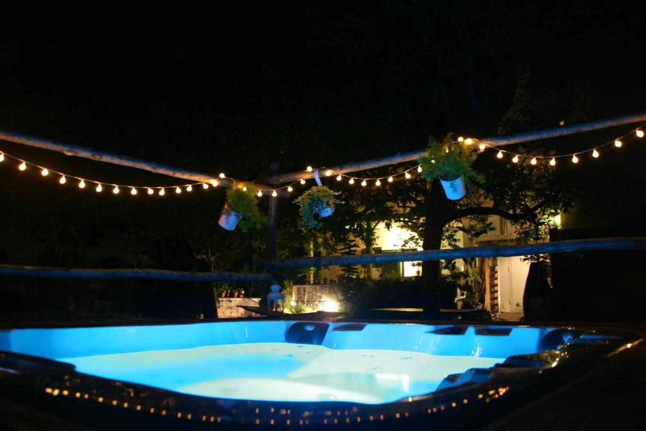 I Fichi Bianchi Bed & Breakfast Cutrofiano Bagian luar foto